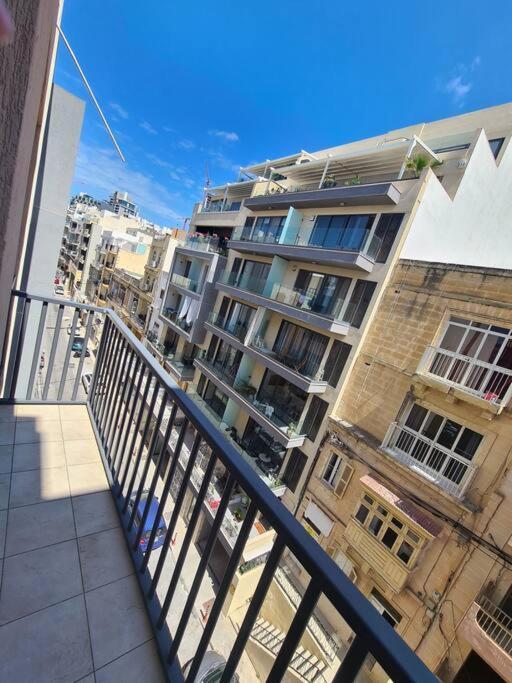 2 Bedroom Seafront Duplex Penthouse In The Heart Of Spinola Bay St. Julian's Exterior foto