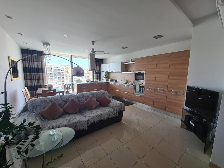 2 Bedroom Seafront Duplex Penthouse In The Heart Of Spinola Bay St. Julian's Exterior foto