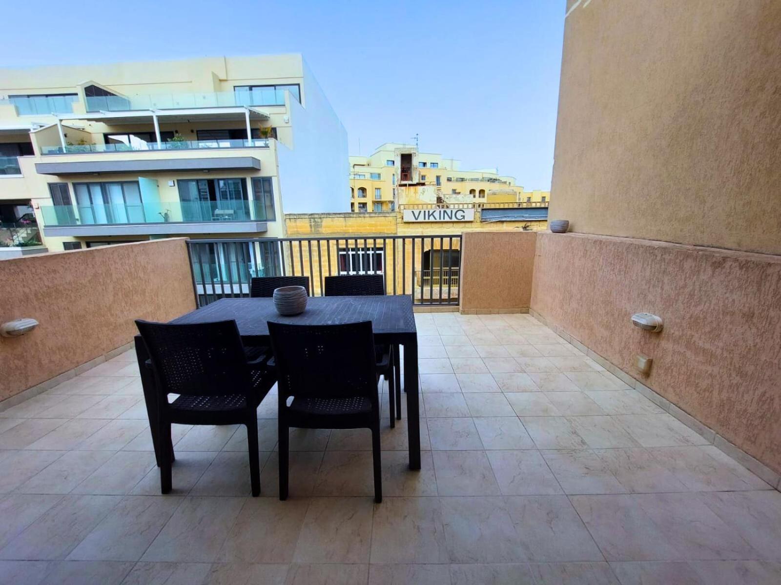 2 Bedroom Seafront Duplex Penthouse In The Heart Of Spinola Bay St. Julian's Exterior foto