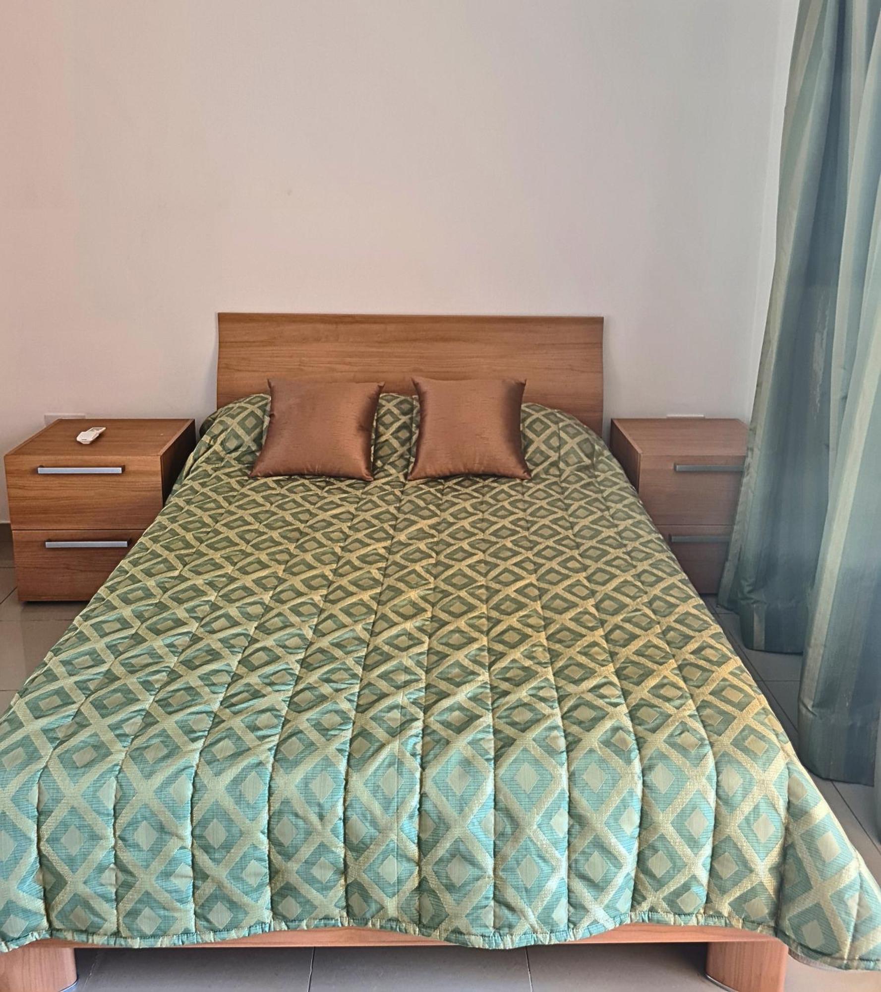 2 Bedroom Seafront Duplex Penthouse In The Heart Of Spinola Bay St. Julian's Exterior foto